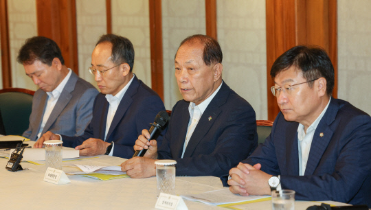 황우여 국민의힘 비상대책위원장이 30일 오전 서울시 종로구 삼청동 총리공관에서 열린 고위 당ㆍ정ㆍ대 협의회에서 발언하고 있다. 연합뉴스